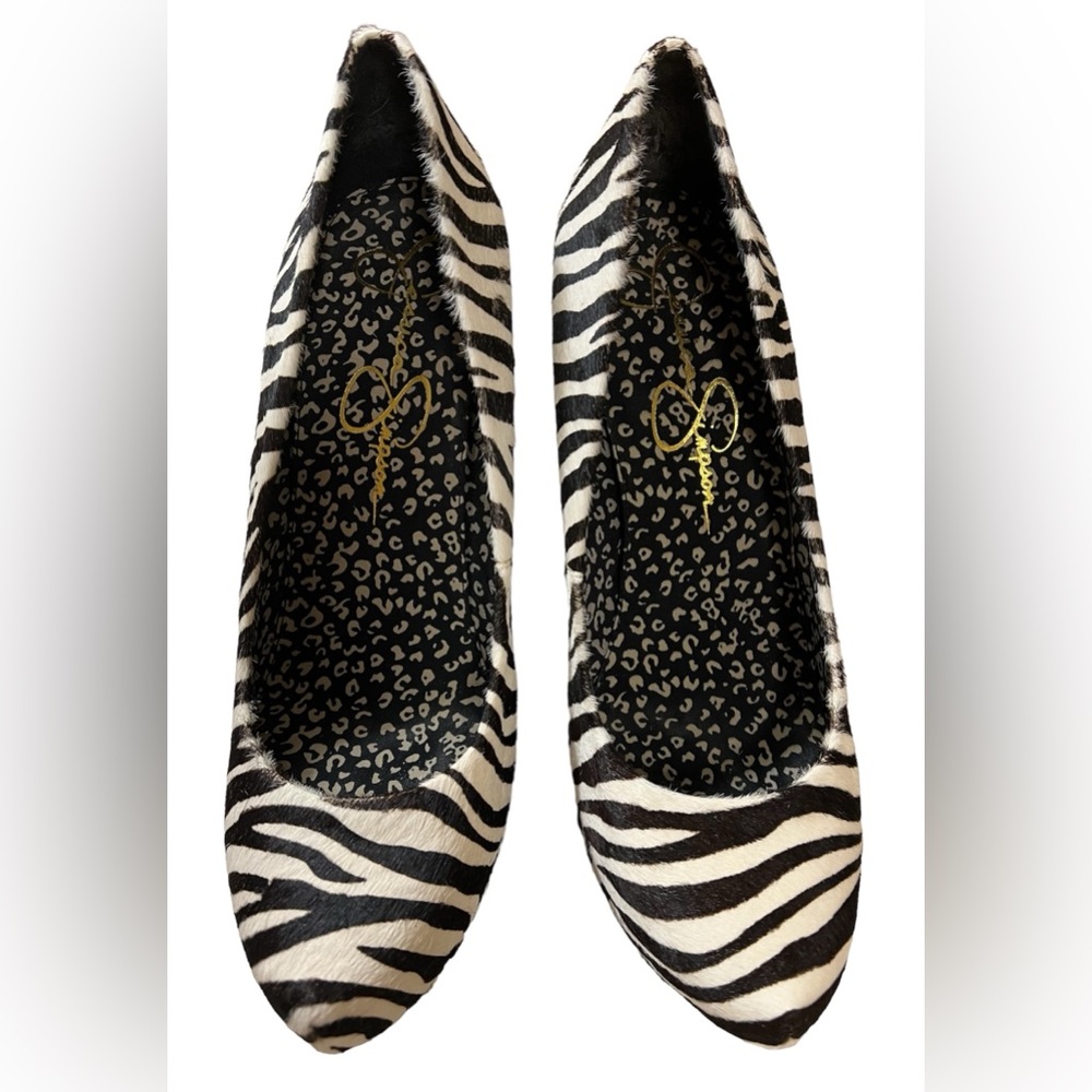 EUC Jessica Simpson Jasmint4 black white zebra hair striped pumps size 9.5